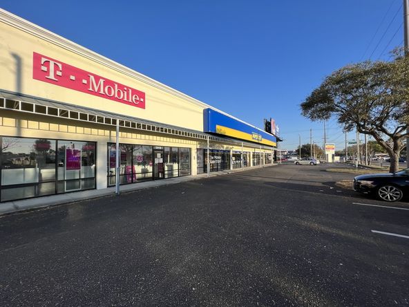 West Tampa / Stadium Retail: 2910 N Himes Ave , Tampa, FL 33607
